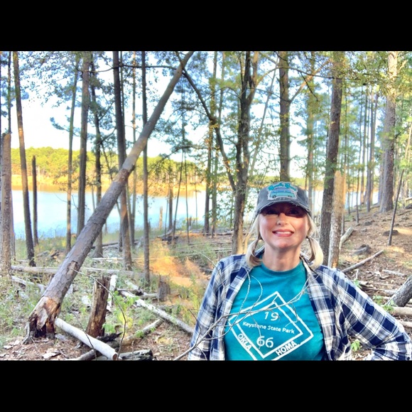 Hello! I’m Helen :) Like ♥️ this post to find my closet for future poshing! - Picture 2 of 13